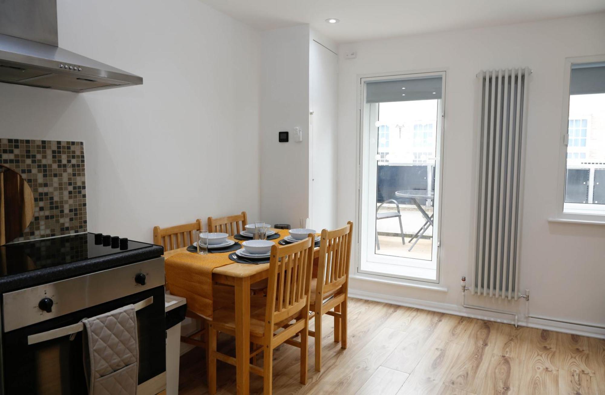 New Luxury Apartments In Central London Next To Shops, Cafes, Bars & Metro ภายนอก รูปภาพ