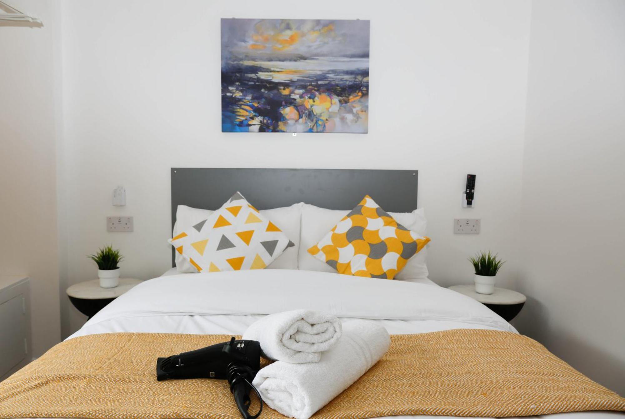 New Luxury Apartments In Central London Next To Shops, Cafes, Bars & Metro ภายนอก รูปภาพ