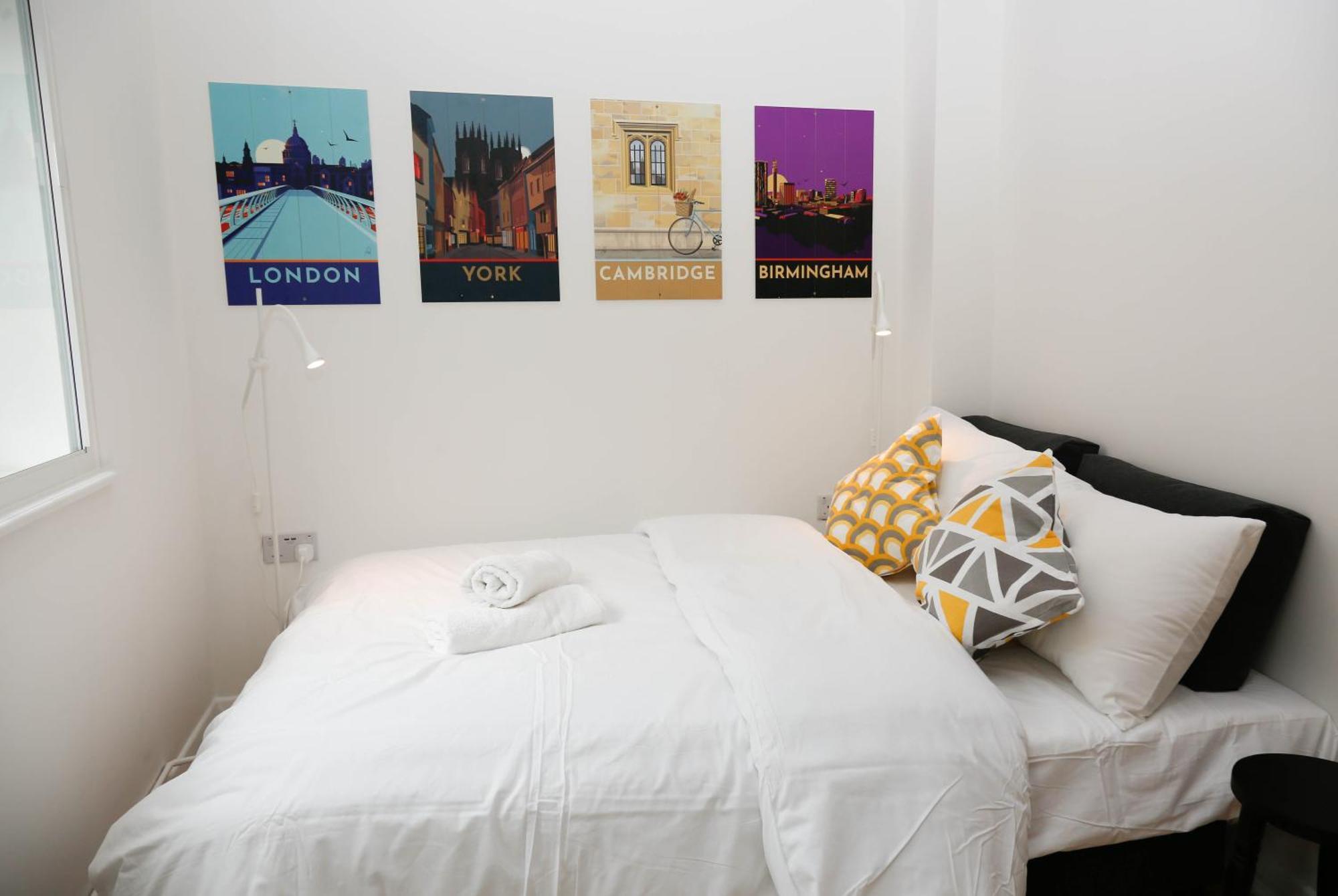 New Luxury Apartments In Central London Next To Shops, Cafes, Bars & Metro ภายนอก รูปภาพ