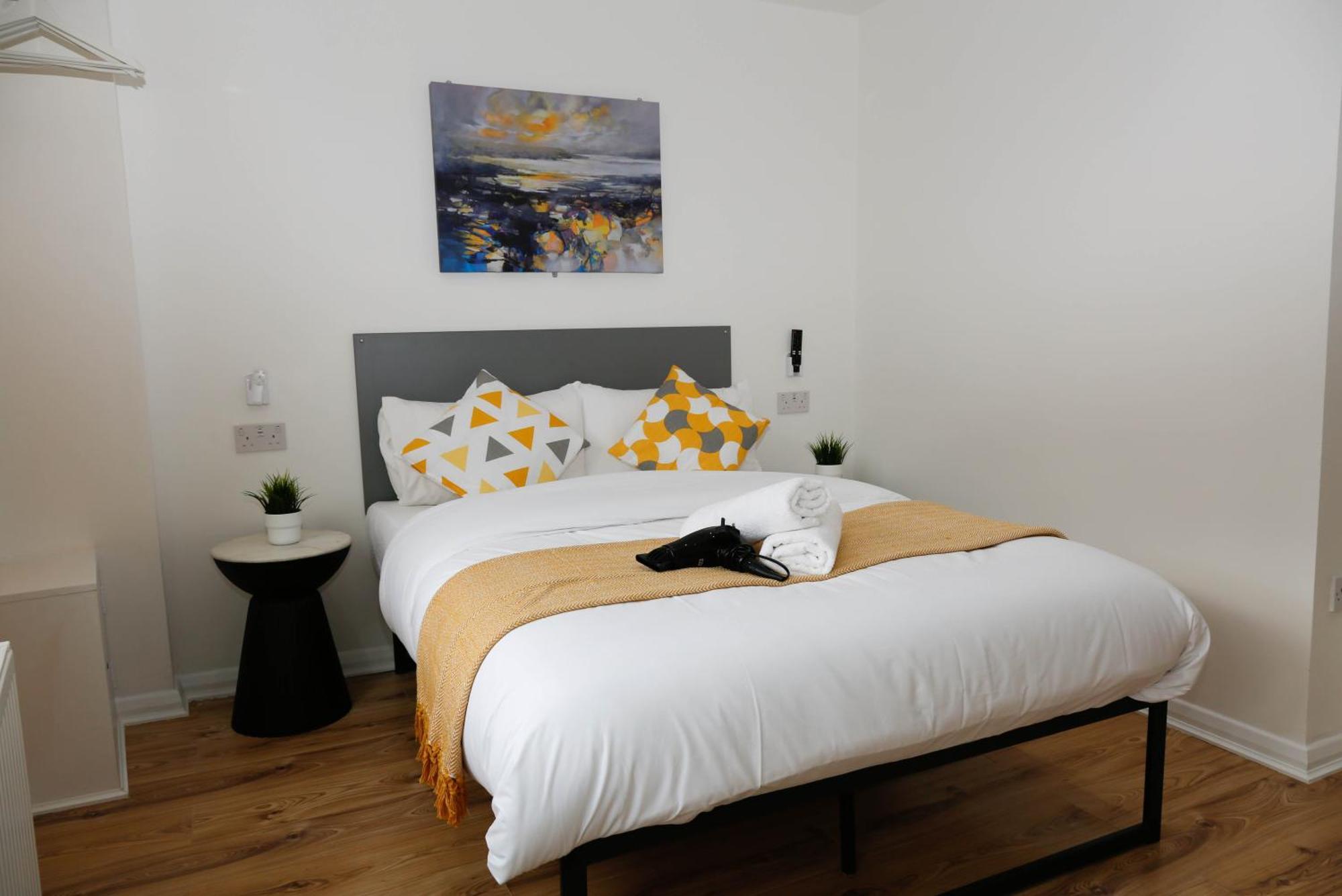 New Luxury Apartments In Central London Next To Shops, Cafes, Bars & Metro ภายนอก รูปภาพ