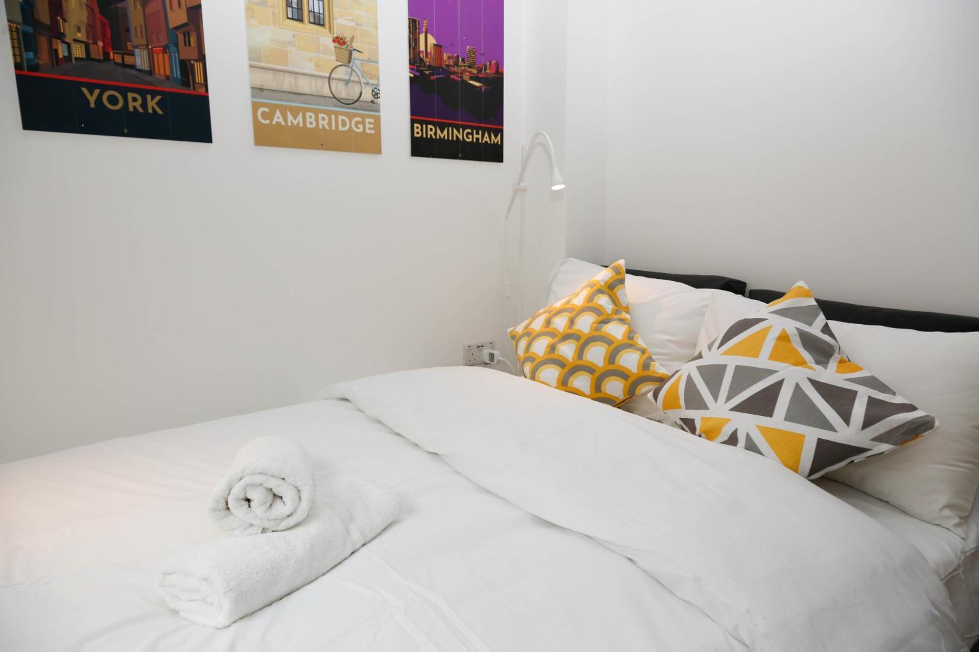 New Luxury Apartments In Central London Next To Shops, Cafes, Bars & Metro ภายนอก รูปภาพ