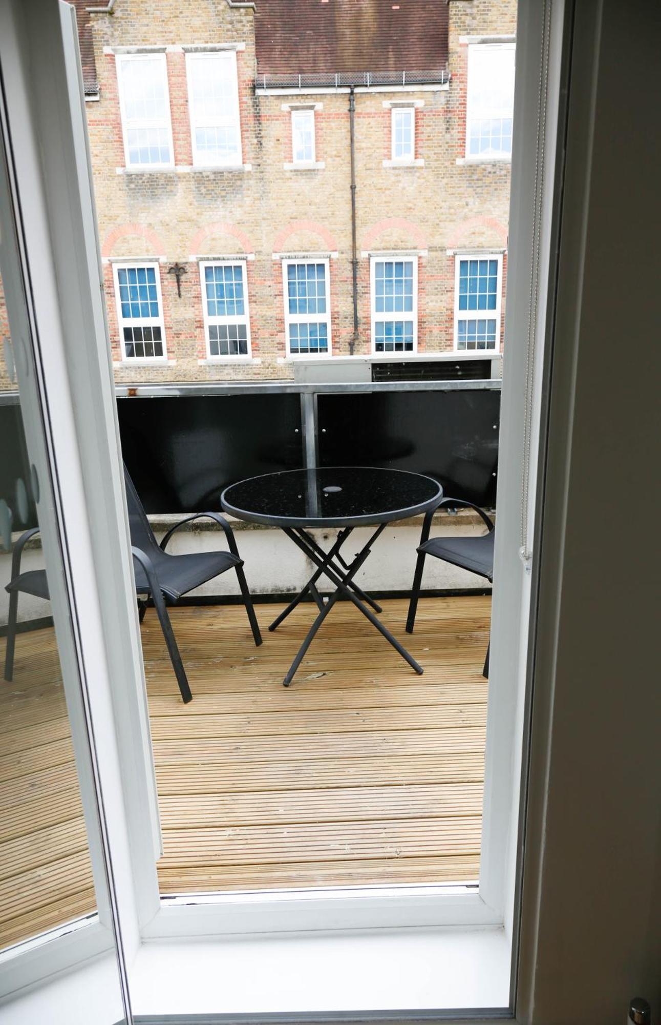 New Luxury Apartments In Central London Next To Shops, Cafes, Bars & Metro ภายนอก รูปภาพ