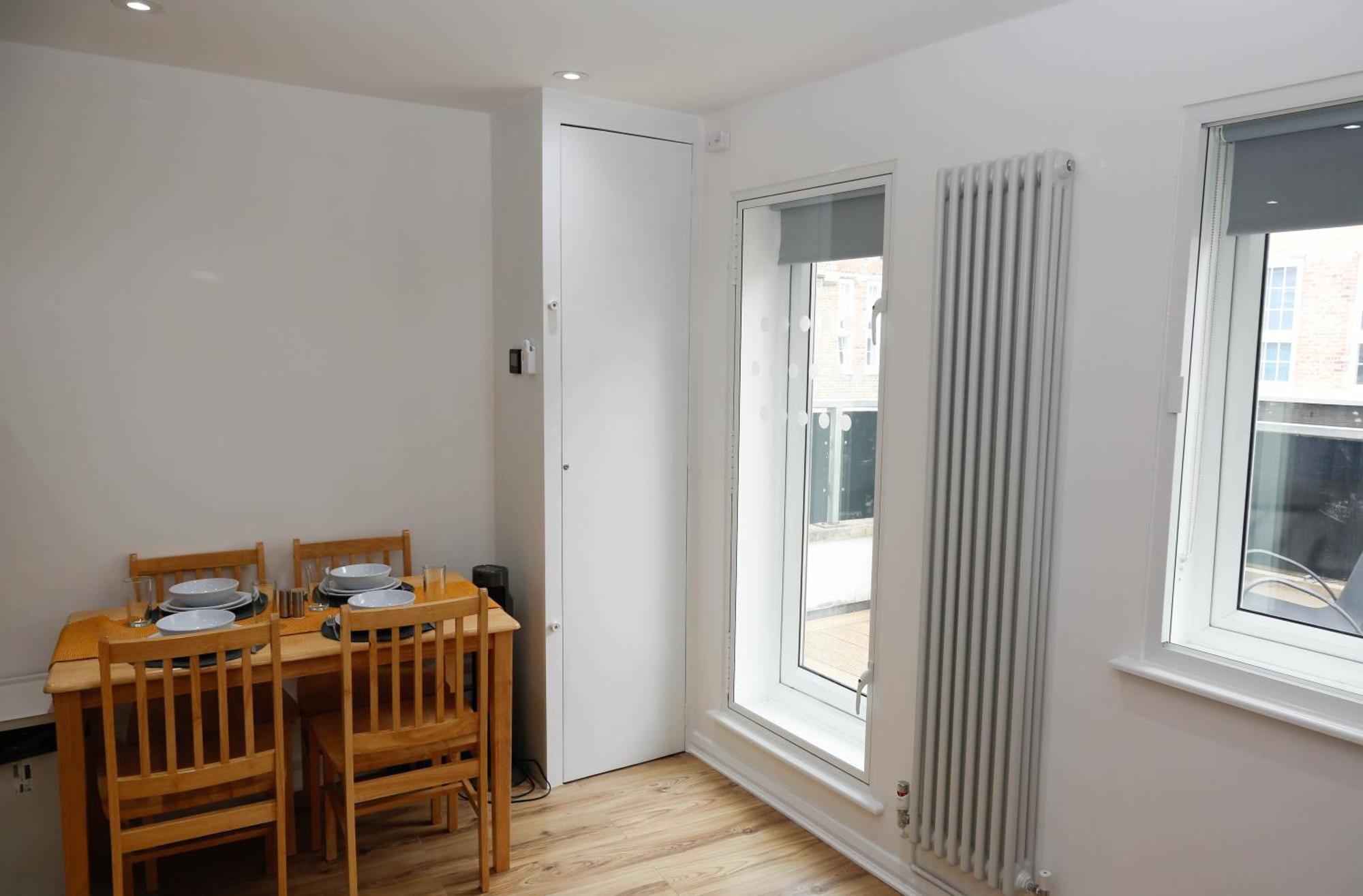 New Luxury Apartments In Central London Next To Shops, Cafes, Bars & Metro ภายนอก รูปภาพ