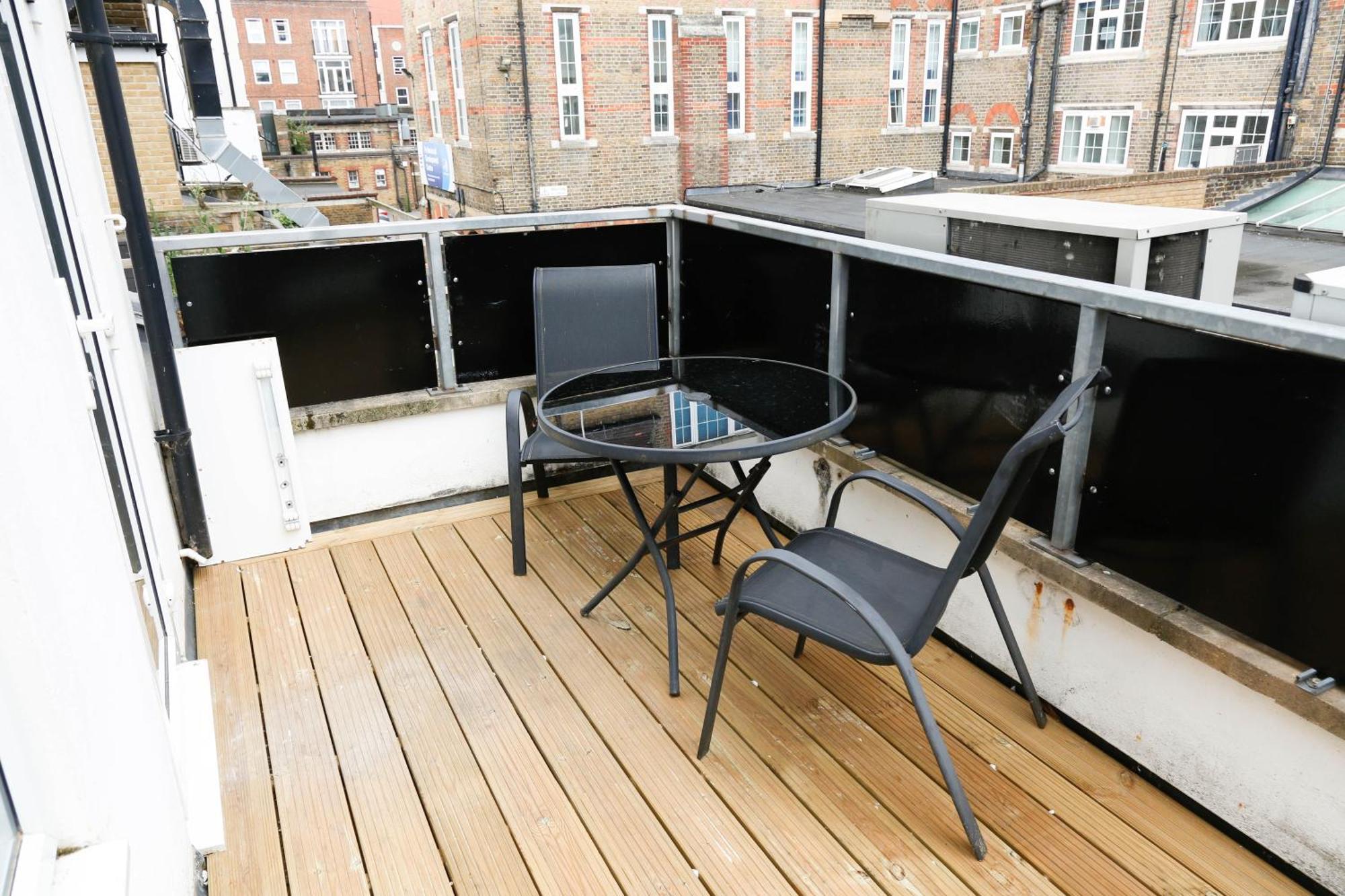 New Luxury Apartments In Central London Next To Shops, Cafes, Bars & Metro ภายนอก รูปภาพ