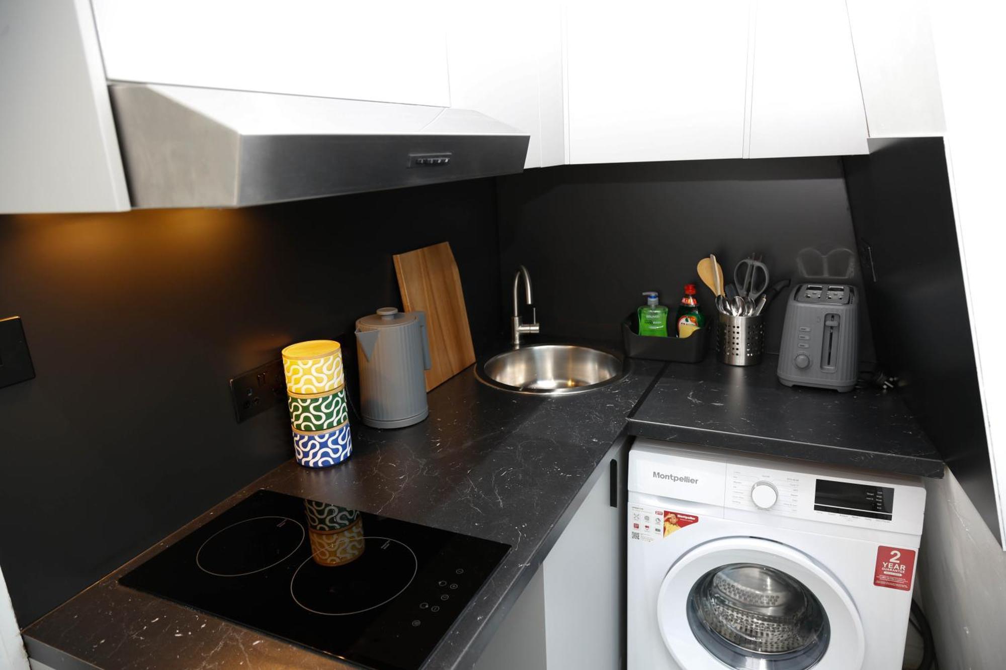 New Luxury Apartments In Central London Next To Shops, Cafes, Bars & Metro ภายนอก รูปภาพ