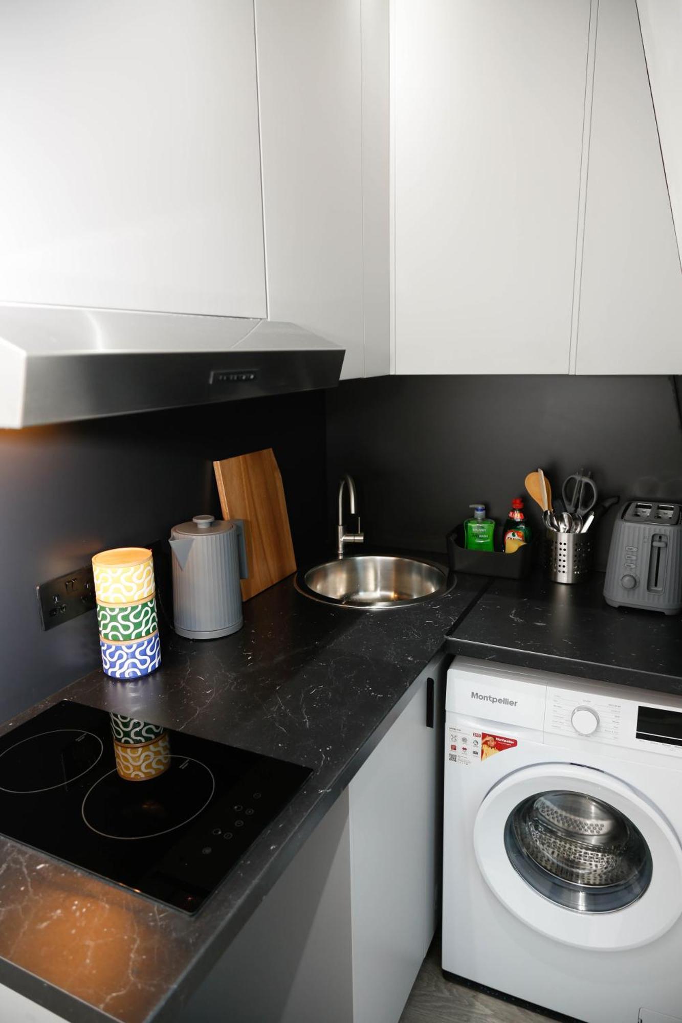 New Luxury Apartments In Central London Next To Shops, Cafes, Bars & Metro ภายนอก รูปภาพ