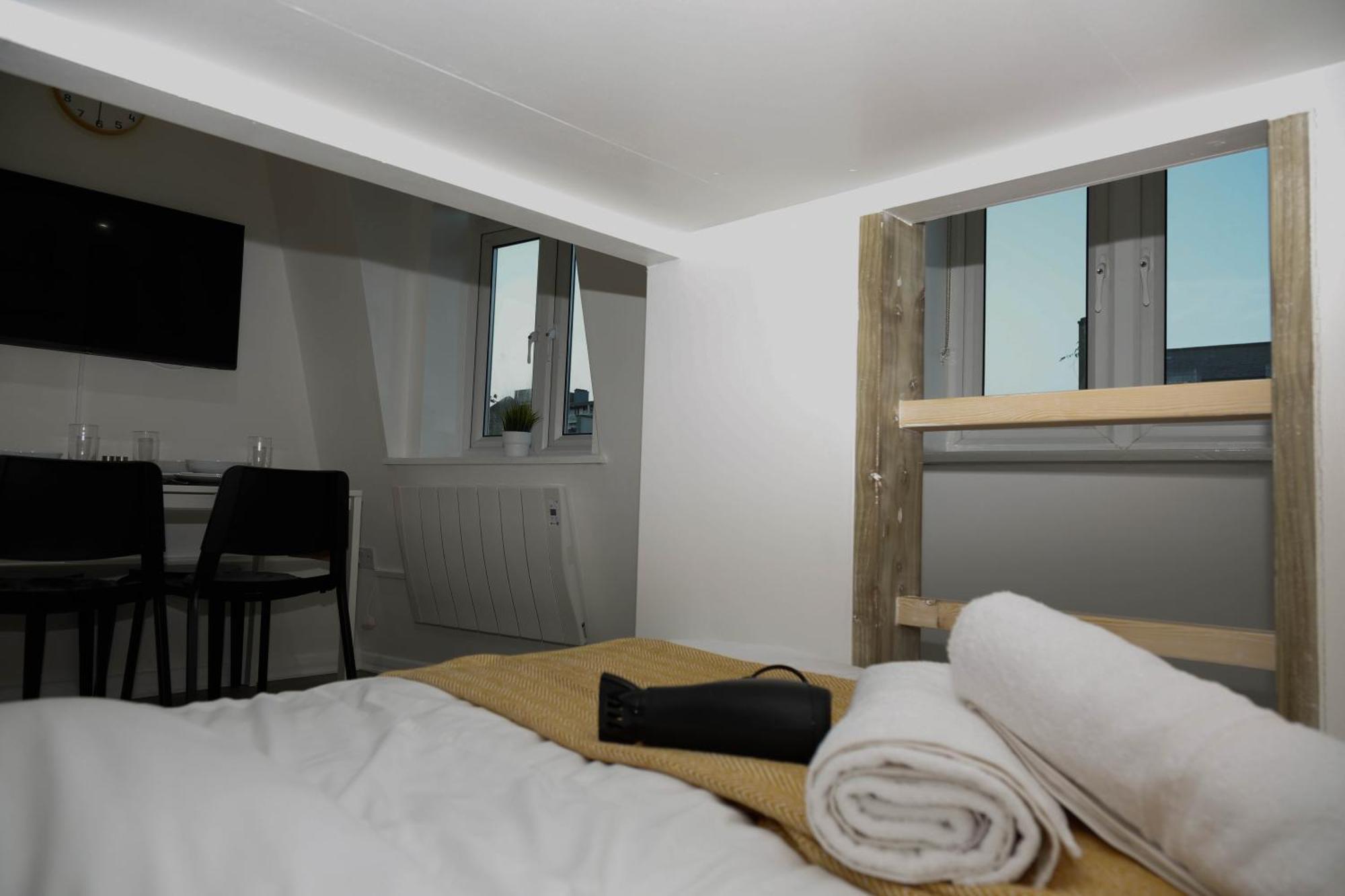 New Luxury Apartments In Central London Next To Shops, Cafes, Bars & Metro ภายนอก รูปภาพ