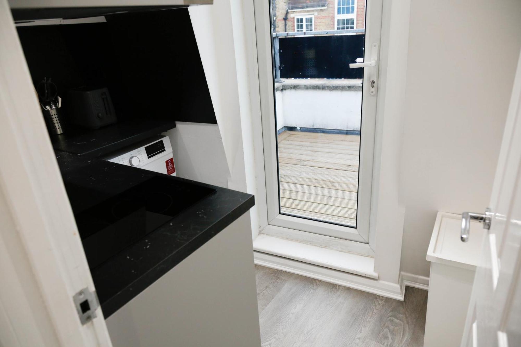 New Luxury Apartments In Central London Next To Shops, Cafes, Bars & Metro ภายนอก รูปภาพ