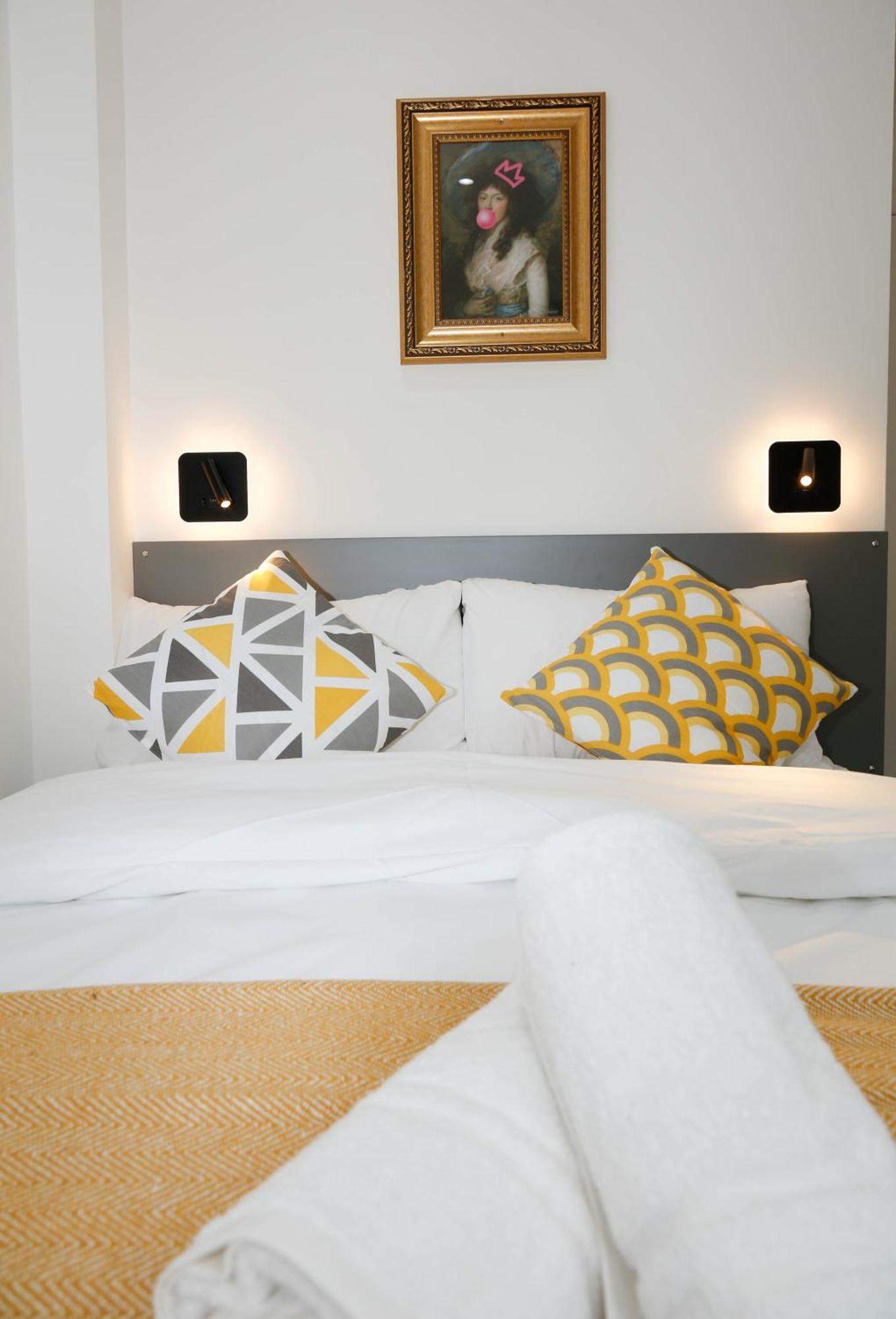 New Luxury Apartments In Central London Next To Shops, Cafes, Bars & Metro ภายนอก รูปภาพ