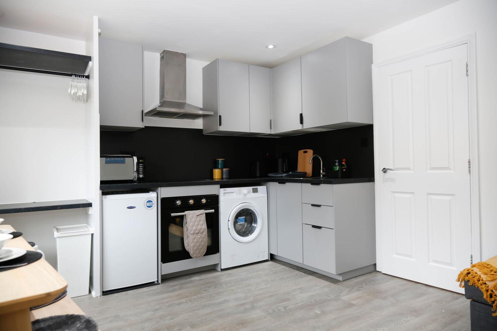 New Luxury Apartments In Central London Next To Shops, Cafes, Bars & Metro ภายนอก รูปภาพ
