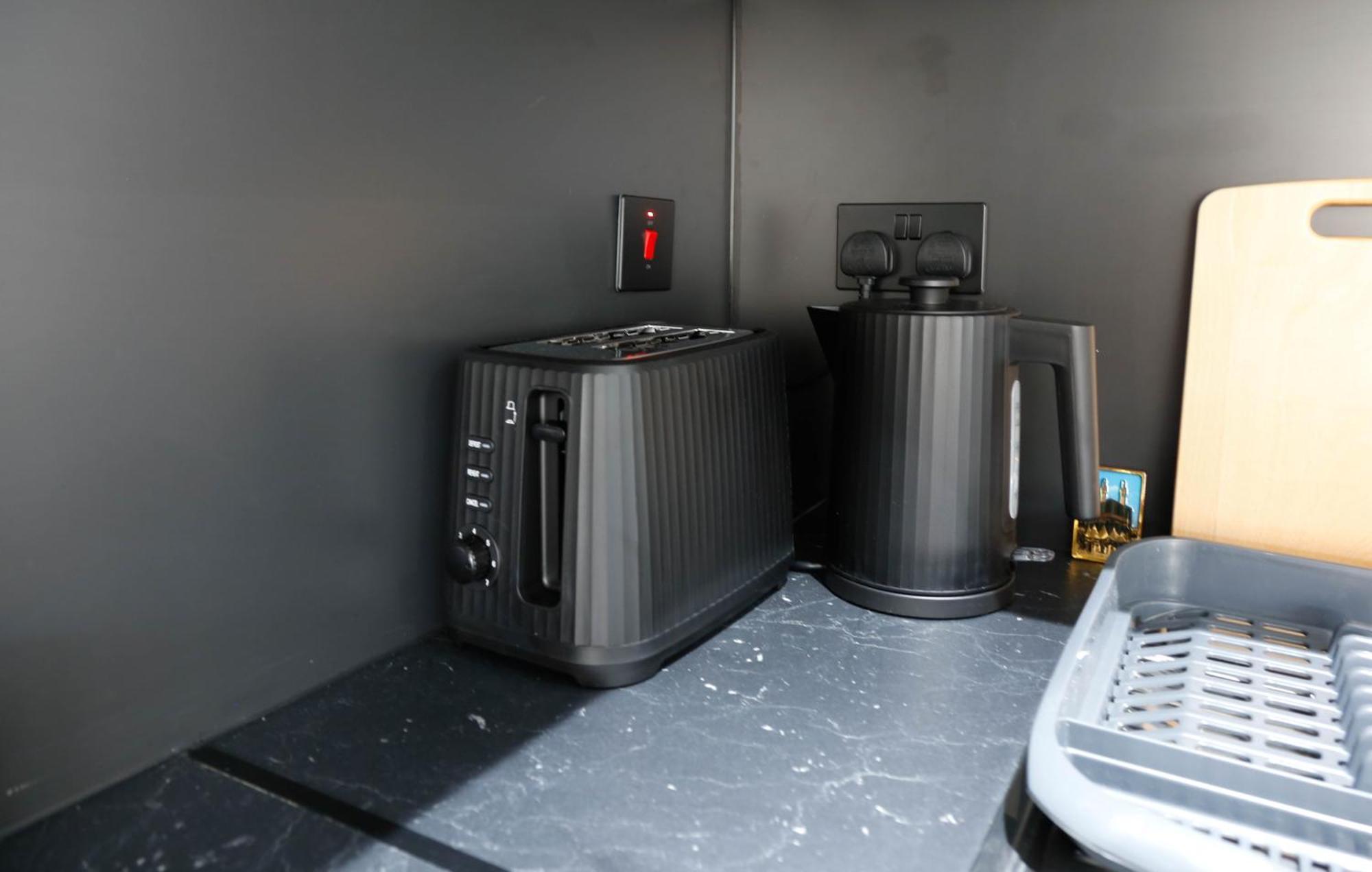 New Luxury Apartments In Central London Next To Shops, Cafes, Bars & Metro ภายนอก รูปภาพ
