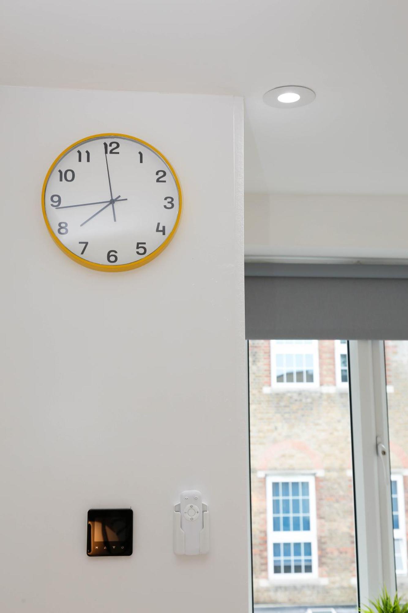 New Luxury Apartments In Central London Next To Shops, Cafes, Bars & Metro ภายนอก รูปภาพ