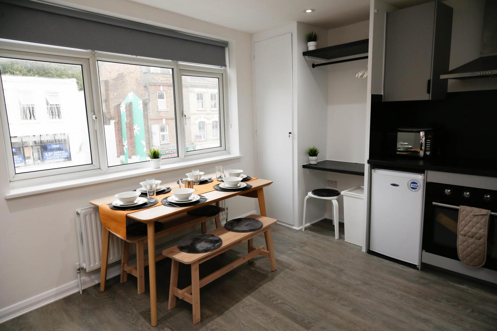 New Luxury Apartments In Central London Next To Shops, Cafes, Bars & Metro ภายนอก รูปภาพ